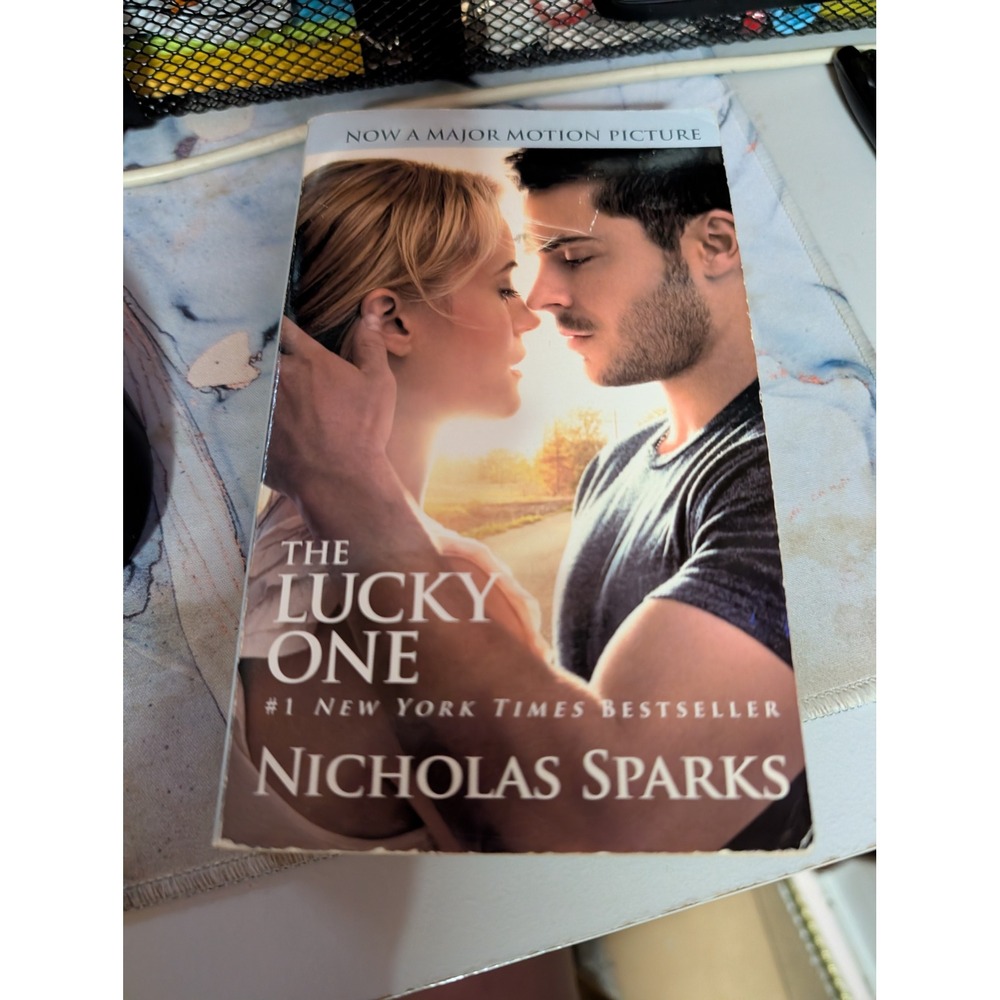 Nicholas Sparks The Lucky One Book Adult OS Blue Good Movie Tie-In Paperback